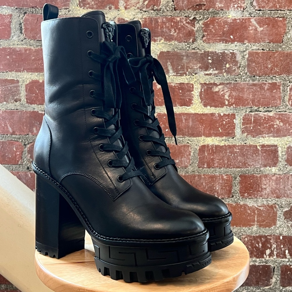 *RARE* VERSACE COMBAT BOOTS MEDUSA Size 9
